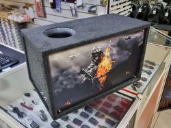 Корпус сабвуфера 10" 43л ФИ Труба компакт, вставка ткань, аэрография (Skill)