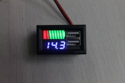 Вольтметр с зарядкой (2 гнезда USB) врезной синий